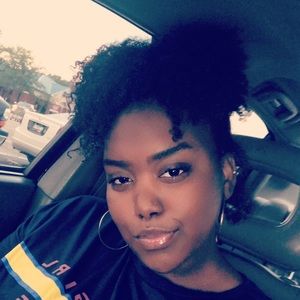 Meet your Posher, Stacie
